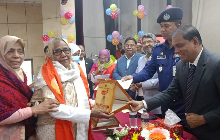 দিনাজপুরে আন্তর্জাতিক নারী নির্যাতন প্রতিরোধ পক্ষ ও বেগম রোকেয়া দিবস পালিত