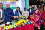 ধুনটে ক্ষুদ্র ও প্রান্তিক ২১০০ কৃষকের মাঝে সরকারি বীজ–সার প্রণোদনা বিতরণ
