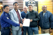 ফুলবাড়ীতে বিএনপি মনোনিত প্রার্থীর কামরুজ্জামানের মনোনয়নপত্র উত্তোলন