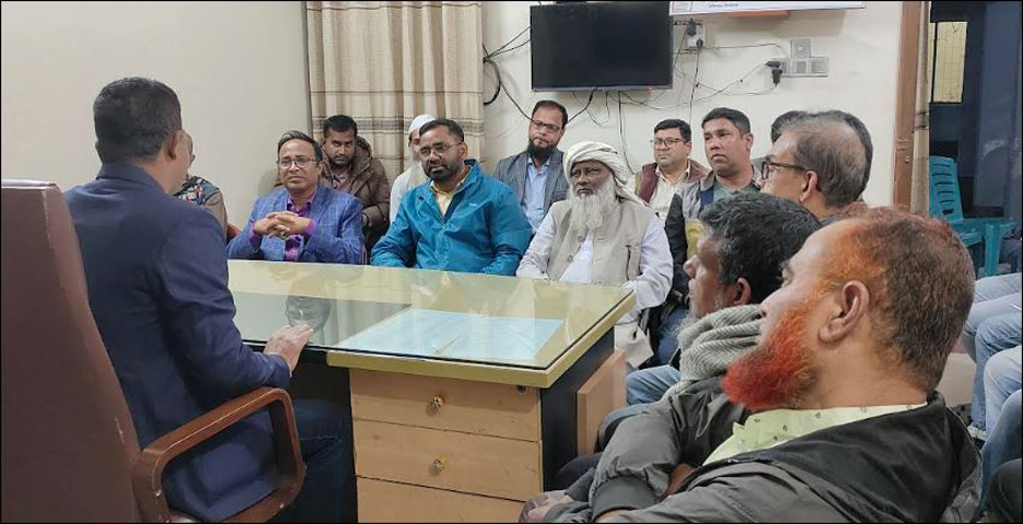 হাকিমপুর প্রেসক্লাবের সাংবাদিকদের সঙ্গে মতবিনিময় করেন নবাগত ওসি জাকির হোসেন