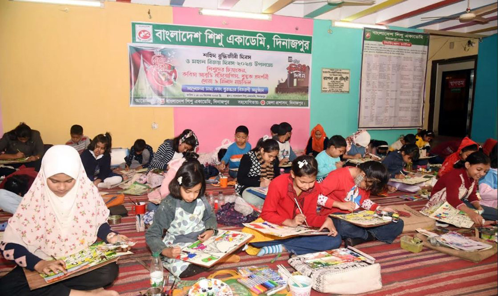 মহান বিজয় দিবস উপলক্ষ্যে দিনাজপুর শিশু একাডেমীর চিত্রাঙ্কন প্রতিযোগিতা অনুষ্ঠিত