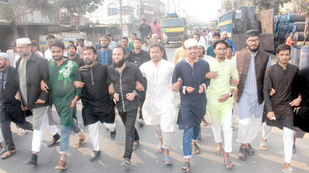 হাদি’র হত্যাকারীদের শাস্তির দাবিতে ফুলবাড়ীতে বিক্ষোভসহ প্রতিবাদ সমাবেশ অনুষ্ঠিত