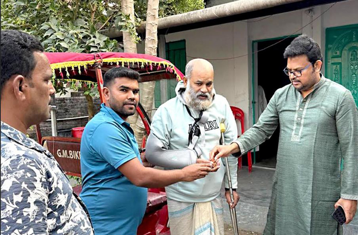 দিনাজপুর পৌর বিএনপি’র সাধারণ সম্পাদক মহিউদ্দিন বকুলের মানবিক সহযোগিতায়