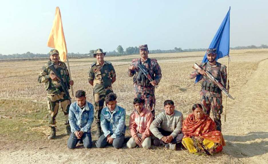 বিএসএফ কর্তৃক আটককৃত বাংলাদেশী নাগরিক'কে পতাকা বৈঠকের মাধ্যমে বিজিবি এর নিকট হস্তান্তর
