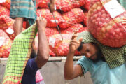 হিলি স্থলবন্দর দিয়ে দুইদিনে ৯০ টন পেঁয়াজ আমদানি