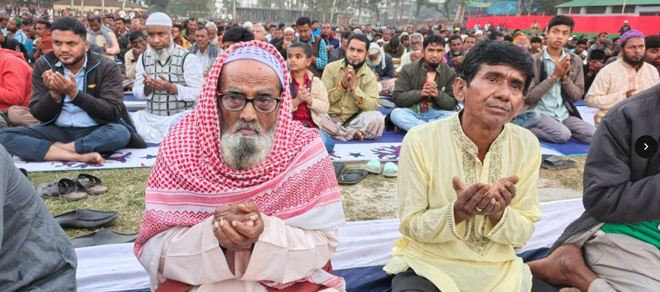 শিবগঞ্জে খালেদা জিয়ার সুস্থতা কামনায় গণদোয়ায় মানুষের ঢল