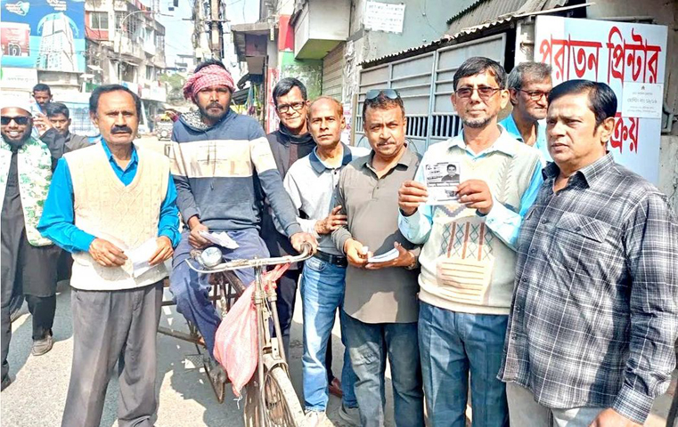 দিনাজপুর সদরে দ্বিতীয় দিনের মত ধানের শীষ প্রতীকের পক্ষে গণসংযোগ করলেন চেম্বার অব কমার্সের পরিচালক পিয়াল আহমেদ
