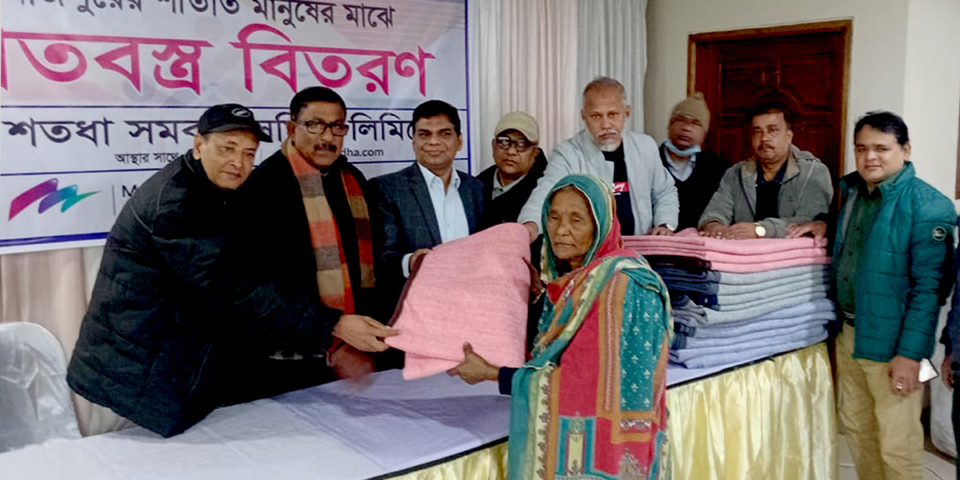 দিনাজপুরের অসহায় শীতার্ত প্রবীণ ও প্রতিবন্ধীদের মাঝে শীতবস্ত্র বিতরণ করলো শতধা সমবায় সমিতি