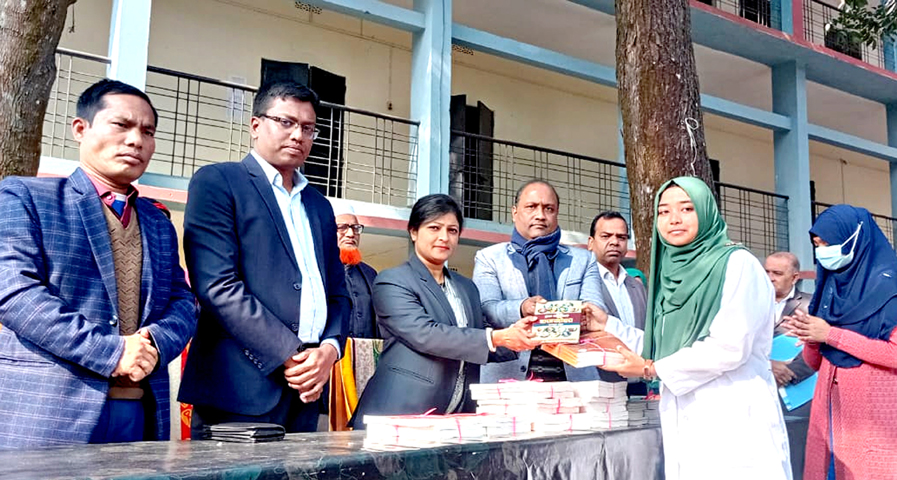 দিনাজপুর চেহেলগাজী শিক্ষা নিকেতন স্কুল এন্ড কলেজের মেধাবী শিক্ষার্থীদের মাঝে পুরস্কার বিতরণ