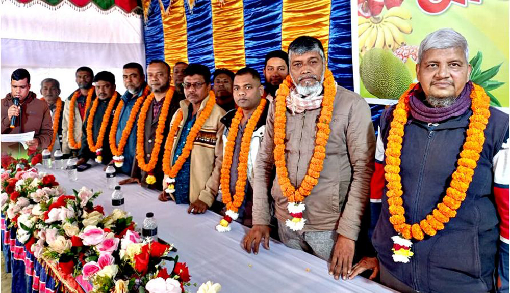 দিনাজপুর ফল আড়ৎদার ব্যবসায়ী সমবায় সমিতির অভিষেক অনুষ্ঠিত