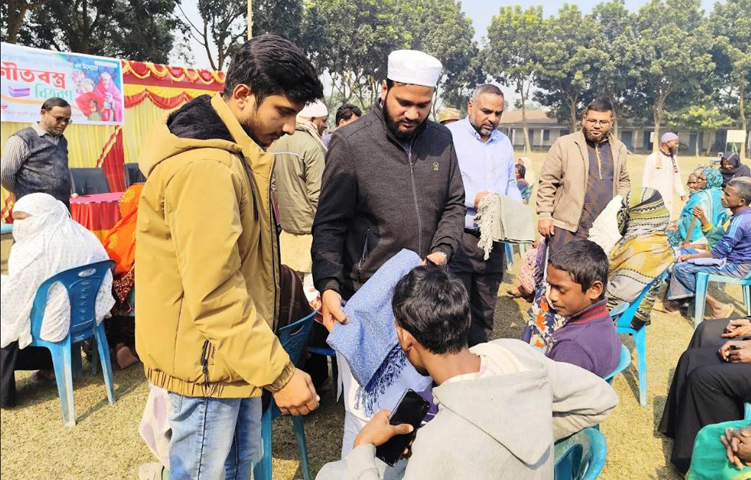 বীরগঞ্জে প্রচেষ্টা ব্লাড ব্যাংক বাংলাদেশ এর শীতবস্ত্র বিতরণ