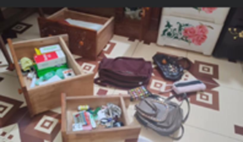 গেবিন্দগঞ্জে এসকেএস সংস্থার কার্যালয় সহ দিবালোকে তিন আবাসিক বাড়ীতে দুঃসাহসিক চুরি : নগদ অর্থসহ ১৫ লক্ষাধিক টাকা সম্পদ লুট