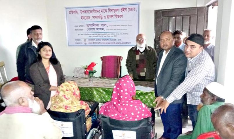 দিনাজপুরে এসআইডিপি’র উপকারভোগী প্রতিবন্ধীদের মাঝে হুইল চেয়ার ইসক্রেচ-সাদা ছড়ি ও ছাগল বিতরণ