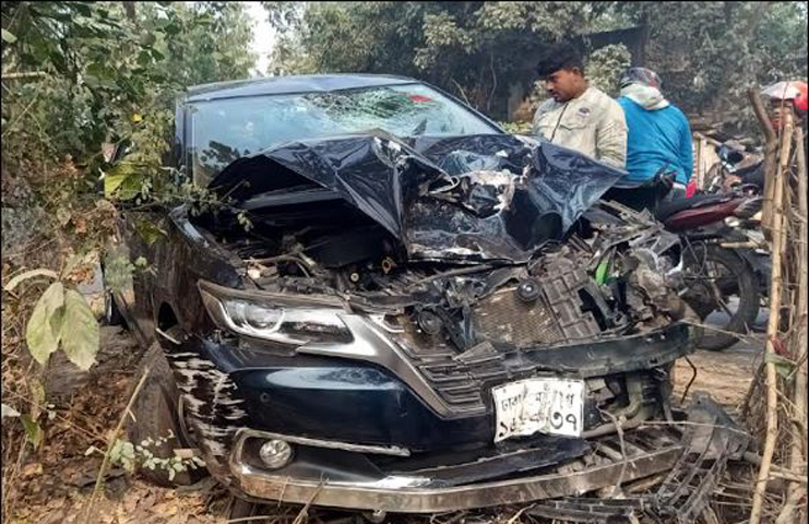 বিরলে সড়ক দুর্ঘটনায় নিহত-২, আহত-৪