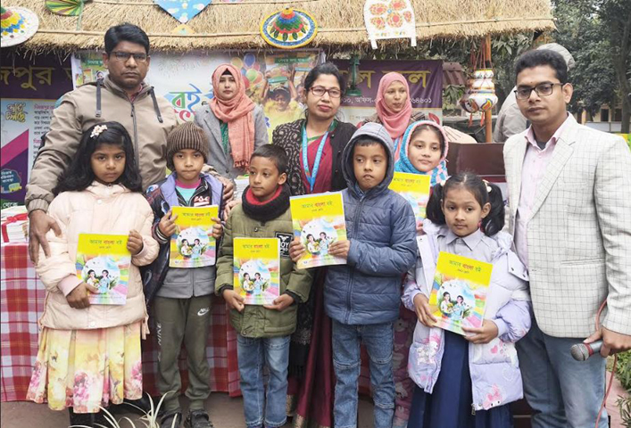 দিনাজপুর আইডিয়াল রেসিডেন্সিয়াল স্কুল এর শিক্ষার্থীদের মাঝে বই বিতরণ