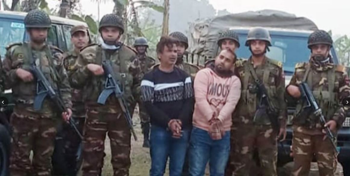 ধুনটে সেনাবাহিনীর বিশেষ অভিযানে পিস্তল ও দেশীয় অস্ত্রসহ গ্রেফতার ২