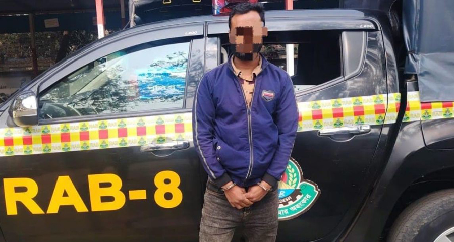বগুড়ায় ফার্নিচার বোঝাই পিকআপ লুটের ঘটনায় বরিশালে যুবক গ্রেফতার