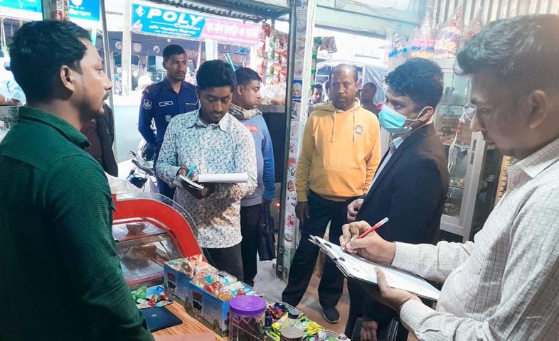 বোয়ালমারীতে দুই বেকারিকে জরিমানা