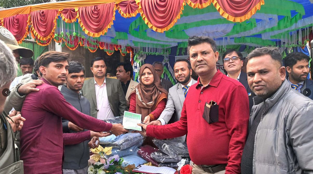 সান্তাহারে শীতার্ত মানুষের মাঝে ব্র্যাক ব্যাংকের পাঁচ শতাধীক শীতবস্ত্র বিতরণ