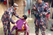 দিনাজপুর ও ঠাকুরগাঁও সীমান্তে শীতার্তদের মাঝে  বিজিবির শীতবস্ত্র বিতরণ