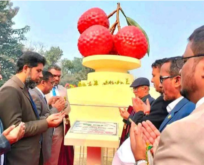 দিনাজপুর জেলাবাসীর দীর্ঘদিনের অপেক্ষার পর উদ্বোধন করা হলো “লিচু চত্বর”