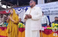 ভোটের মাঠে বাবার পাশে কলেজ পড়ুয়া মেয়ে