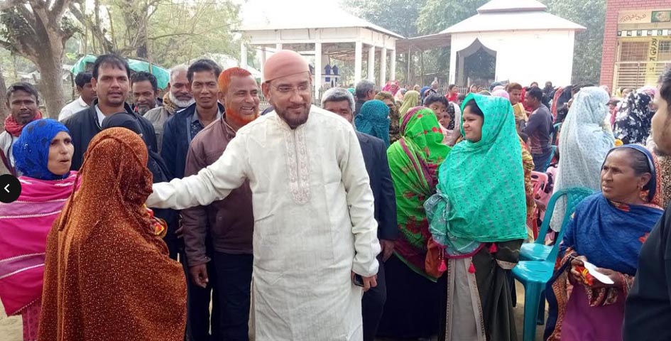 বিরলে উঠান বৈঠকে সাদিক রিয়াজ চৌধুরী পিনাক আমরা মানুষের কল্যাণে কাজ করে যাবো