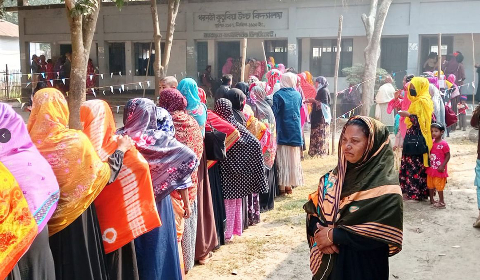 পাঁচবিবিতে উৎসবমুখর ভাবে হচ্ছে ভোট