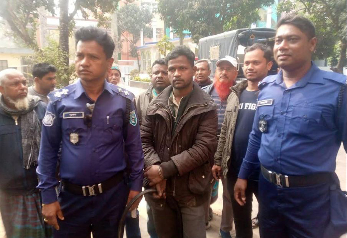 পার্বতীপুরে যৌথ বাহিনীর অভিযানে বিপুল পরিমাণ বৈদ্যুতিক তারসহ চারজন গ্রেপ্তার
