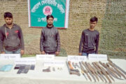 বগুড়ায় সেনা অভিযানে বিদেশি পিস্তল গুলিসহ তিন সন্ত্রাসী গ্রেপ্তার