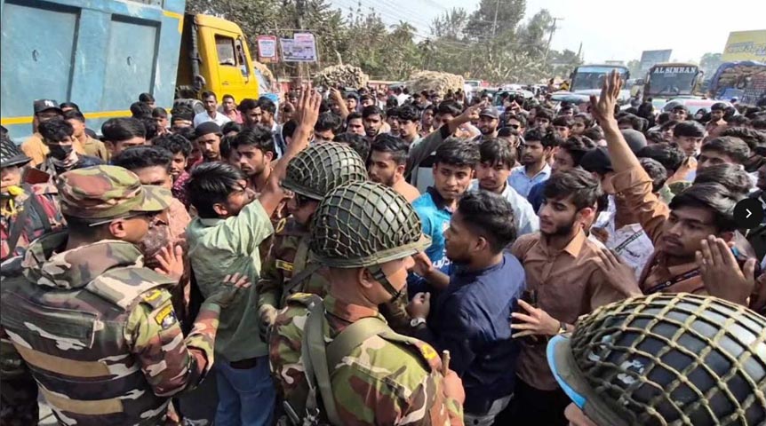 বগুড়ায় মহাসড়ক অবরোধ করে পলিটেকনিক শিক্ষার্থীদের বিক্ষোভ