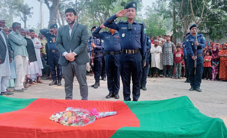 পাঁচবিবিতে রাষ্ট্রীয় মর্যাদায় বীর মুক্তিযোদ্ধার দাফন