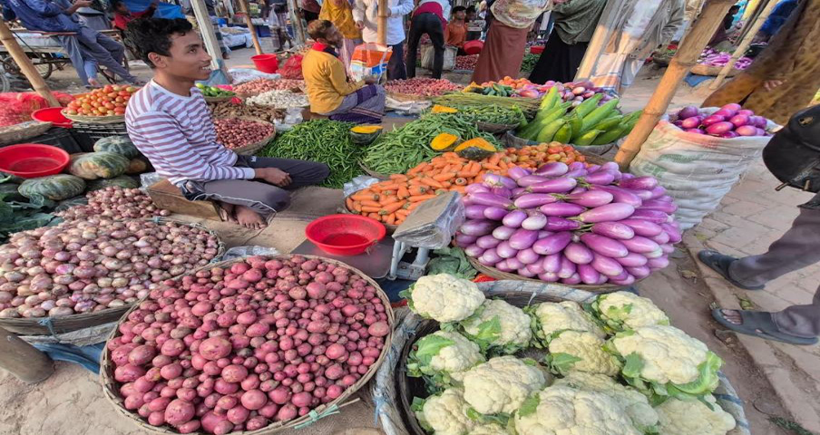 বগুড়ায় রোজা শুরুর আগে বাজারে উত্তাপ