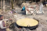 গোবিন্দগঞ্জে আখের গুড়ের ভাল দাম পাওয়ায় লাভবান হচ্ছেন গুড় উৎপাদনকারীরা