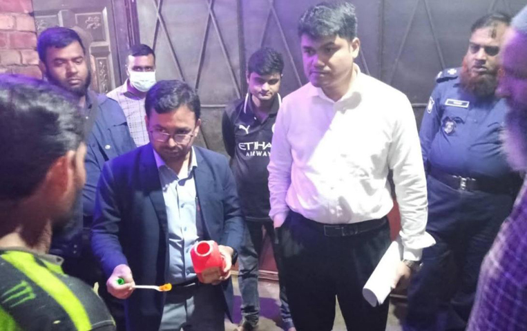 বগুড়ায় নিষিদ্ধ টেক্সটাইল রং দিয়ে শিশুখাদ্য উৎপাদন, ৫ লাখ টাকা জরিমানা