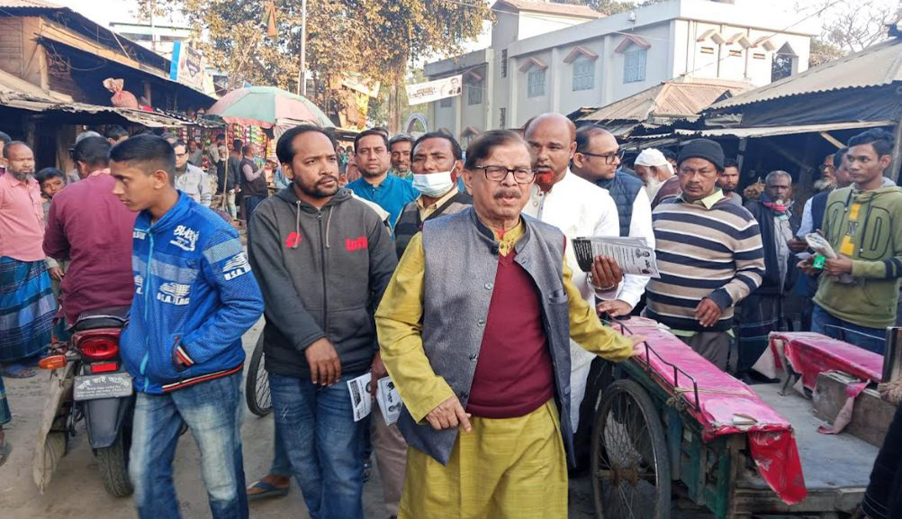মার্কা দেখে ভোট দিয়েন না, লোকও দেখতে হবে-বগুড়ায় মান্না 