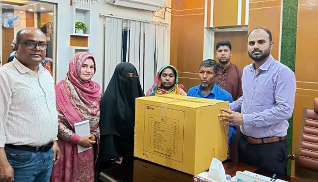 বগুড়ার ধুনটে অগ্নিকান্ডে ক্ষতিগ্রস্থ দুই পরিবারে মানবিক সহায়তা প্রদান