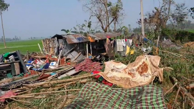 গোবিন্দগঞ্জে ঝড়ে বাড়িঘর লন্ডভন্ড : উড়ে গেছে কলেজের টিনের চালা