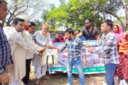নবাবগঞ্জে প্রতিবন্ধীদের মাঝে ঈদ সামগ্রী বিতরণ