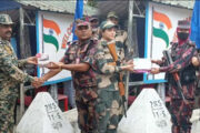 ঈদুল ফিতর উপলক্ষে হিলি সীমান্তে বিজিবি-বিএসএফের শুভেচ্ছা বিনিময়