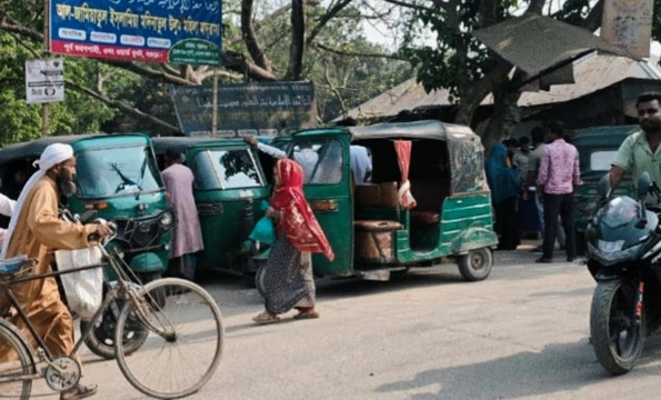 ঈদকে ঘিরে ধুনটে সিএনজি ভাড়া নৈরাজ্য: ‘বকশিশ’ নামে অতিরিক্ত আদায়, যাত্রীদের চরম ভোগান্তি