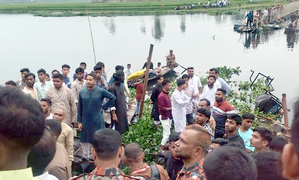 দেওয়ানগঞ্জে ব্রিজ ভেঙে নদীতে, ৪ শিশুর মৃত্যু