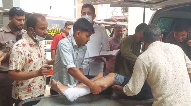 গোবিন্দগঞ্জে কোচের সাথে মাইক্রোবাসের ধাক্কায় নারী ও শিশুসহ ৮জন আহত