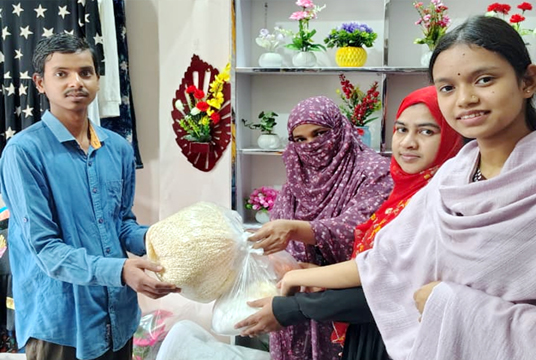 রমজানে অসহায়দের পাশে ফুলবাড়ী যুব উদ্যোক্তা পরিবার