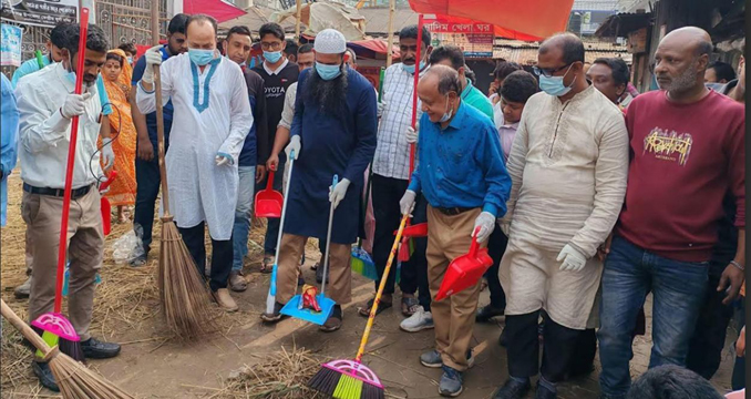 গোবিন্দগঞ্জে পরিচ্ছন্নতা কর্মসূচির উদ্বোধন করলেন এমপি লিংকন