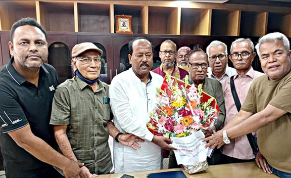 দিনাজপুর জেলা পরিষদের নবনিযুক্ত প্রশাসক এ্যাড. মোফাজ্জল হোসেন দুলালকে সংবর্ধনা প্রদান