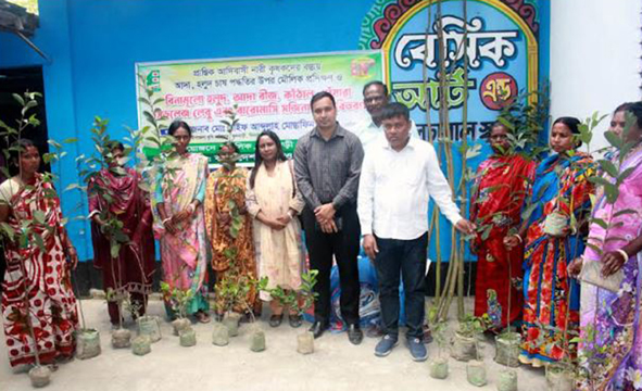 ফুলবাড়ীতে ক্ষুদ্র নৃ-গোষ্ঠীর নারীদের বস্তায় আদা ও হলুদ চাষ বিষয়ক প্রশিক্ষণ