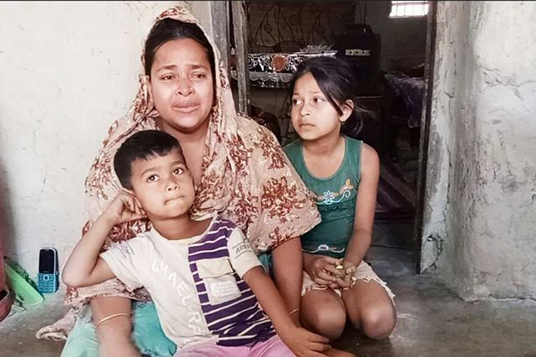 আজ ২৪ এপ্রিল সাভারের রানা প্লাজা ট্রাজেডি'র ১৩ বছর :  “চিরতরে দু-পা হারালেও রেবেকা ক্ষতিপূরণ পেয়েছেন এক পা হারানোর, খোঁজ মেলেনি গুলশানে জান্নাত শাবানার   