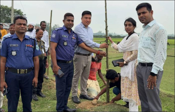 হিলিতে সজিনা চারা ও কাটিং রোপণ কার্যক্রমের উদ্বোধন