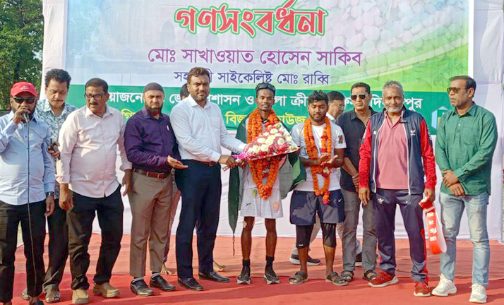 ঢাকা থেকে দৌড়ে ৬ দিনে দিনাজপুর জিরো পয়েন্ট স্পর্শ করলেন ক্রীড়া প্রতিভা সাকিব